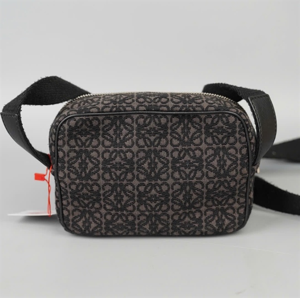 Túi Loewe đeo chéo đen (062142) sz16 KG+