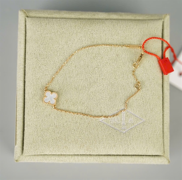 Vòng tay Van Cleef trắng KG+