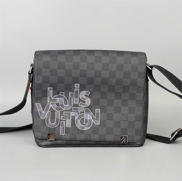 Túi LV đeo chéo đen ô vuông in chữ (CA4159) sz24 (BQ) KG+