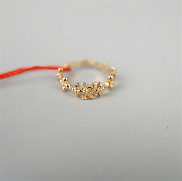 Nhẫn LV hoa vàng KG+