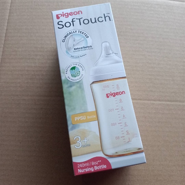 Bình sữa Pigeon PPSU Softouch 240ml (3M+)