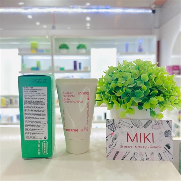 Kem dưỡng Innisfree ban ngày cherry blossom nâng tone sáng đều màu da 50ml