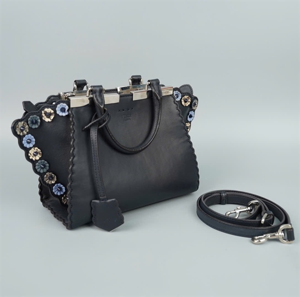 Túi Fendi hoa màu xanh đen sz22+