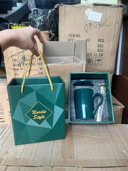 Ly Sứ Đơn Hộp Quà Xanh ( Thùng 48 )