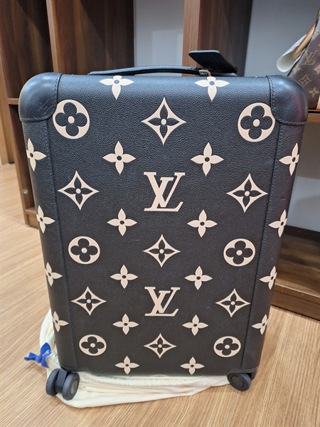 Vali LV Horizon đen hoa trắng +