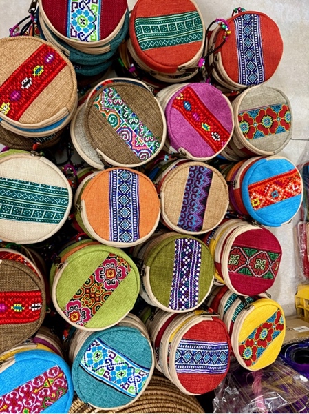 Ví chuông tròn vải thô xịn can thổ cẩm - Embroidery purse wallet - Usd 1.8