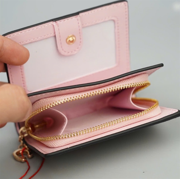 Ví Coach nâu in hình cây trái tim +