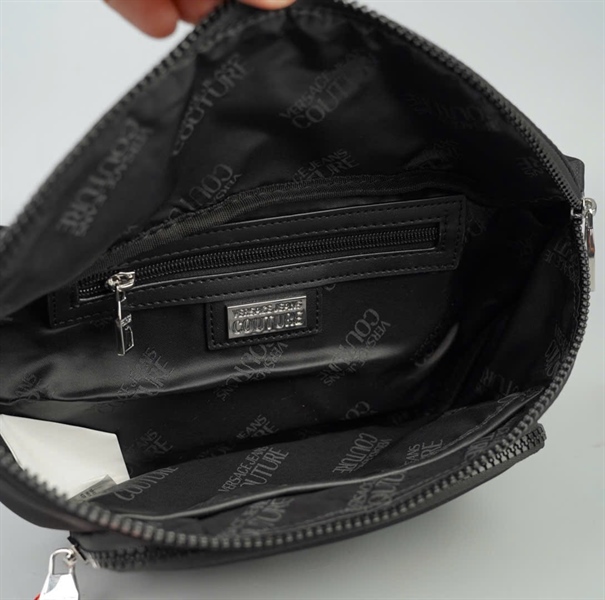 Túi Versace Belt đen in chữ sz26 +