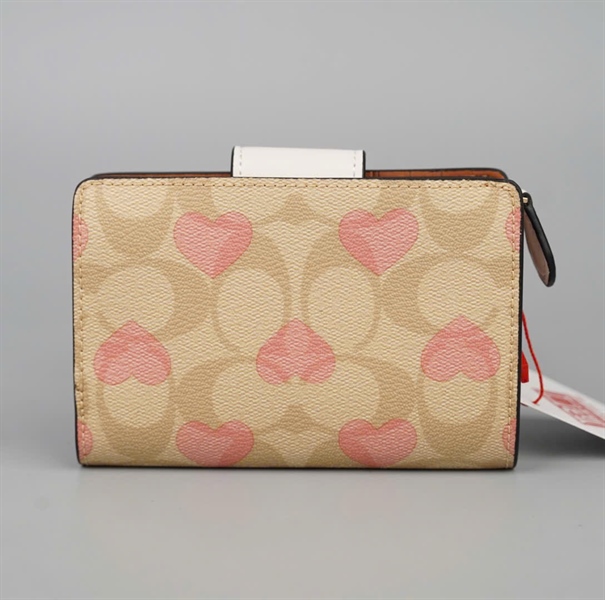 Ví Coach nude họa tiết trái tim +
