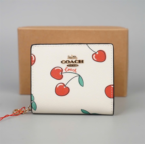 Ví Coach trắng họa tiết cherry +