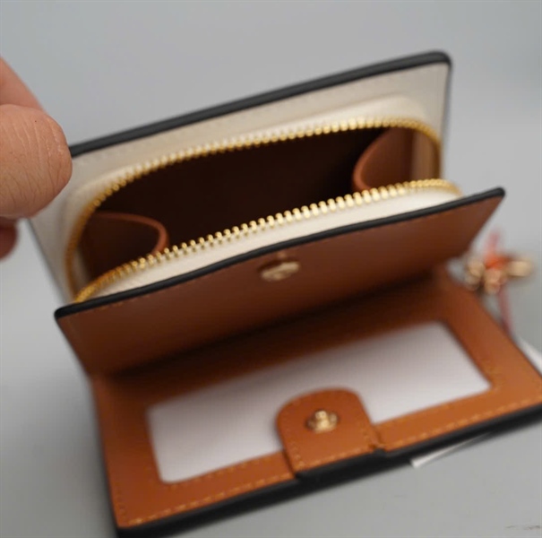 Ví Coach trắng họa tiết cherry +