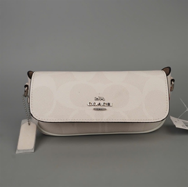 Túi Coach chữ trắng sz20 +