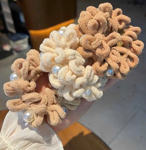 CỘT TÓC LÔNG XÙ PHỐI NGỌC