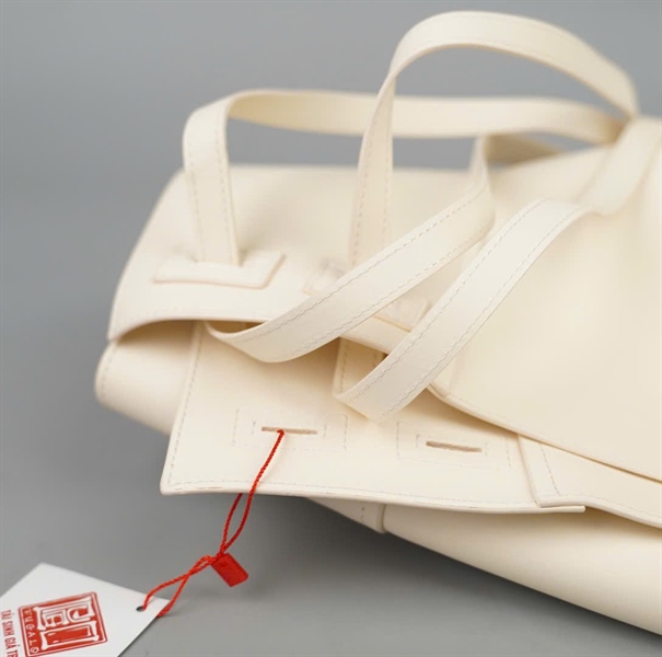 Thắt lưng Loewe màu trắng bản 27cm dài 70cm +