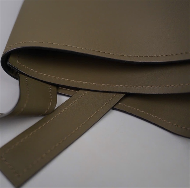 Thắt lưng Loewe màu xanh bản 27cm dài 70cm +