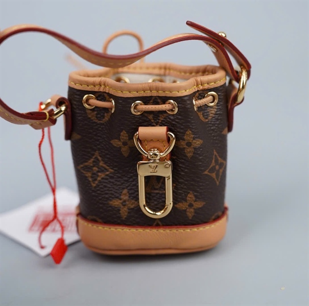 Charm LV túi néo hoa nâu +