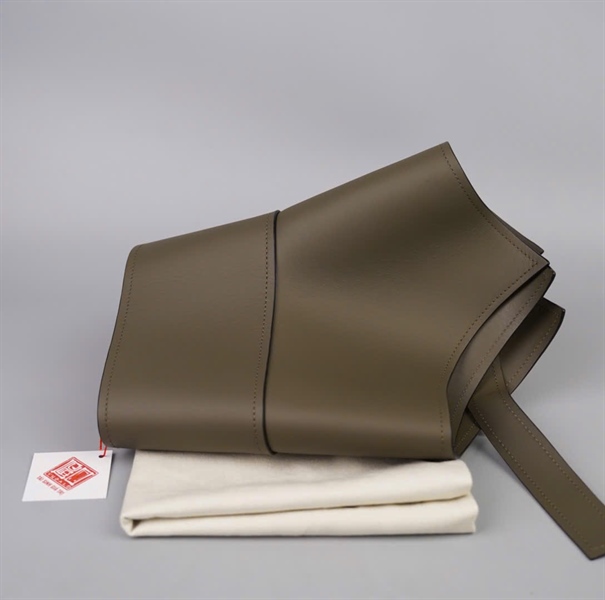 Thắt lưng Loewe màu xanh bản 27cm dài 70cm +