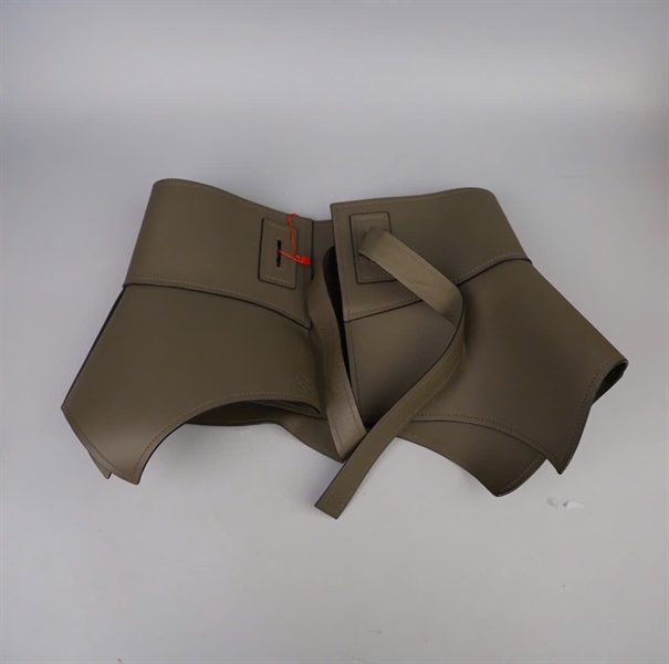 Thắt lưng Loewe màu xanh bản 27cm dài 70cm +