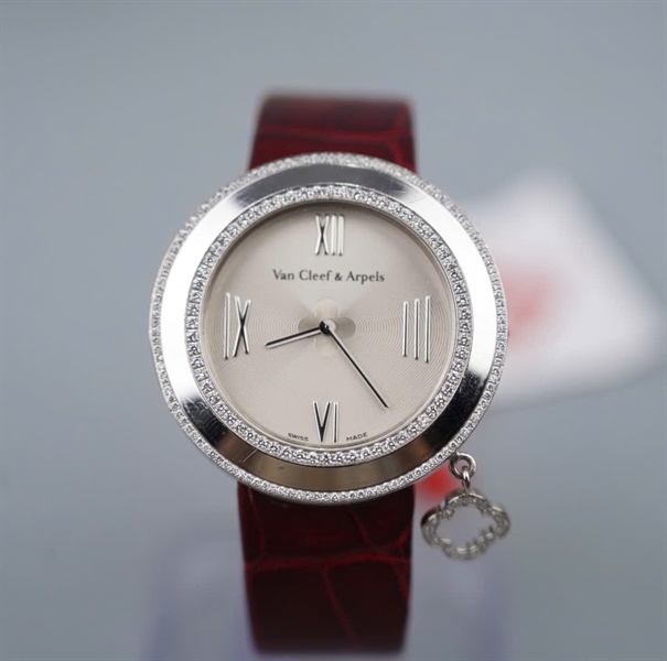 Đồng hồ Van Cleef mặt tròn dây đỏ (3572115) có giấy kiểm định KG+