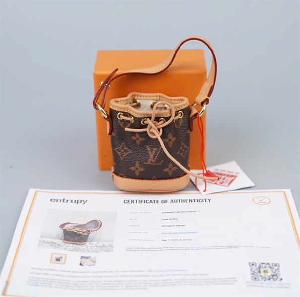 Charm LV túi néo hoa nâu +