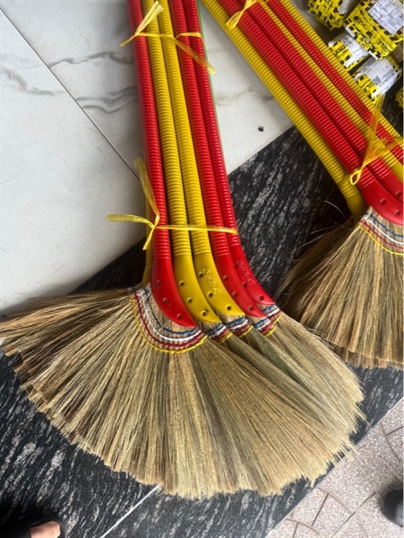 Chổi cán nhựa 4 dây nilong