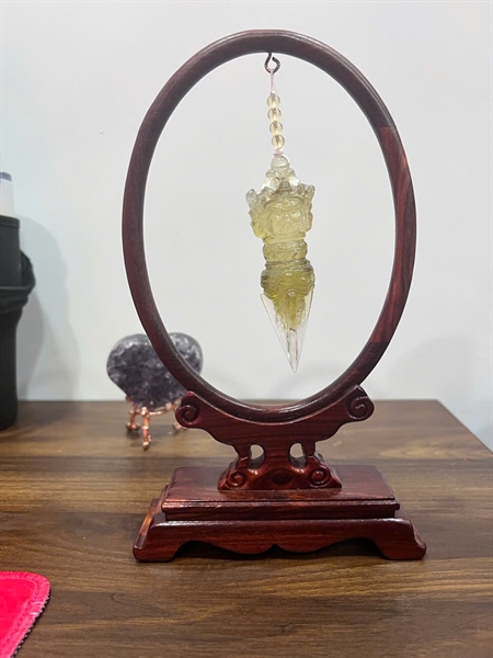 Dây treo kèm khung gỗ màu vàng +