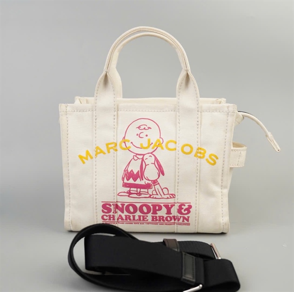 Túi Marc Jacobs tote trắng in hình sz25 KG+