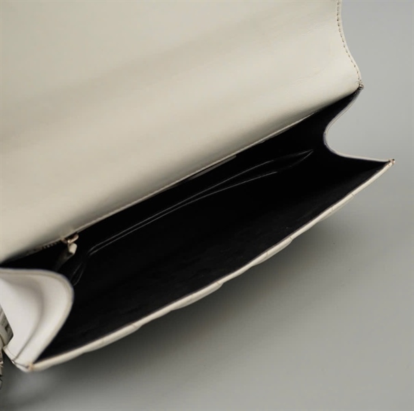 Túi Alexander Mcqeen trắng sz18 KG+