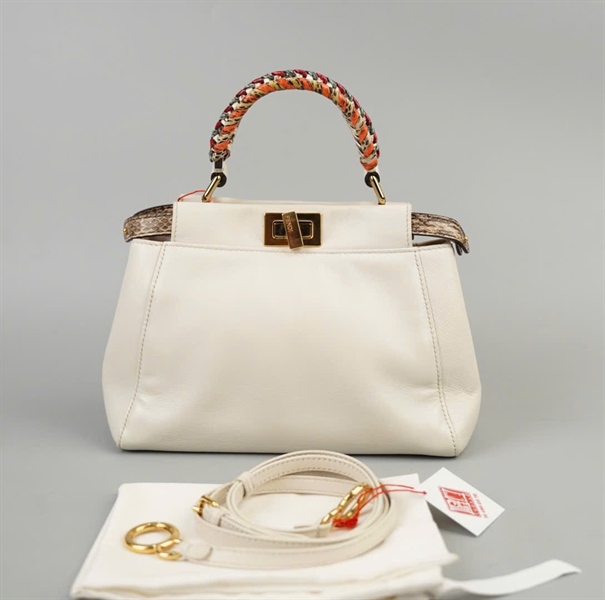 Túi Fendi trắng sz25 KG+