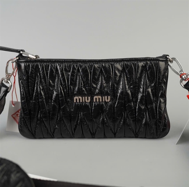 Túi Miu Miu đen kèm ví sz20 (HC)+