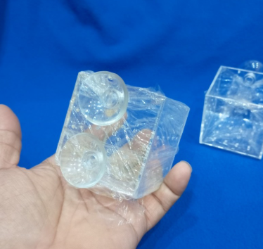 Cốc trồng cây mica 6x6x6cm (đã gồm 2 hít kính)