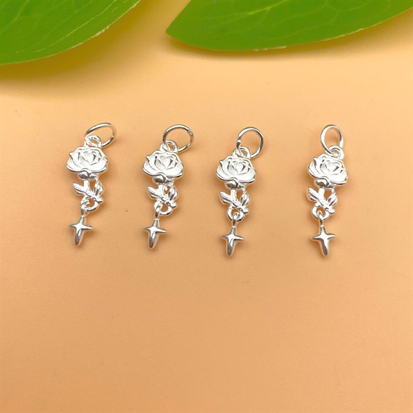 Móc hoa hồng treo ngôi sao CB1720