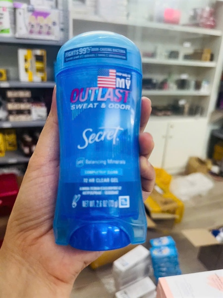 Lăn Khử Mùi Secret Clear Gel Outlast Sweat & Odor Completely Clean 73G