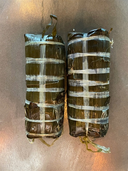 Bánh tét thịt ( dây trắng) +