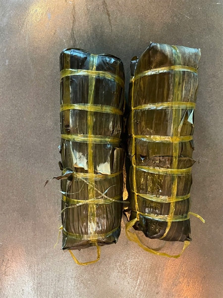 Bánh tét nhân đậu ngọt (dây vàng) +