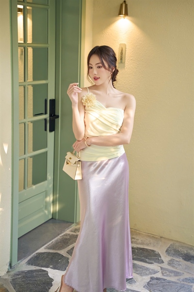 CHÂN VÁY LỤA DÀI