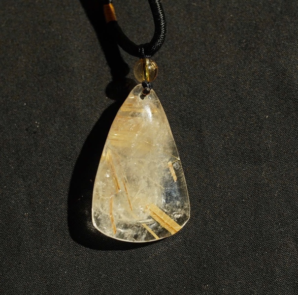 Mặt dây rồng thạch anh tóc vàng KG+