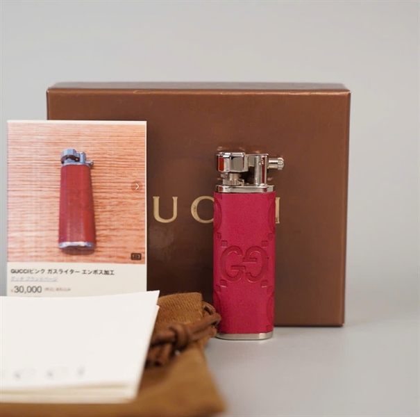 Bật lửa GG hồng KG+