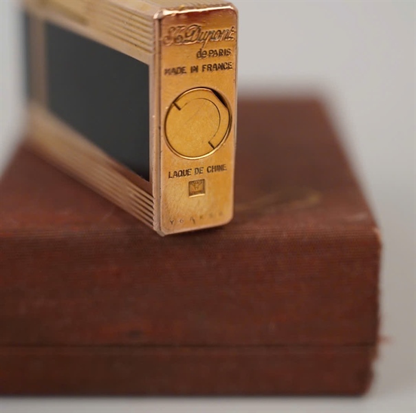 Bật lửa S.T Dupont vàng đen in chữ (Y6AK58) KG+