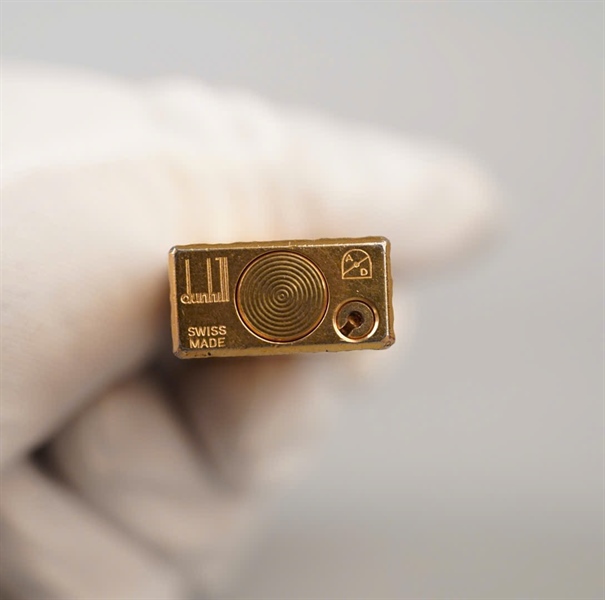 Bật lửa Dunhill vàng khắc chìm KG+