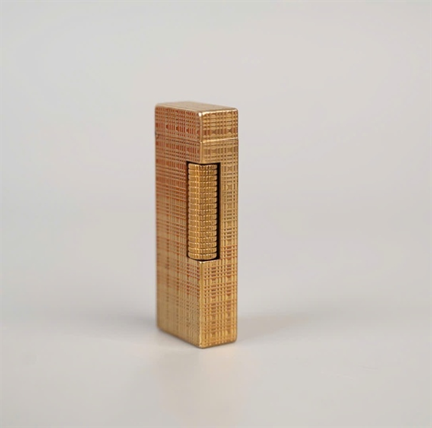 Bật lửa Dunhill vàng họa tiết hình vuông (RE24163) KG+