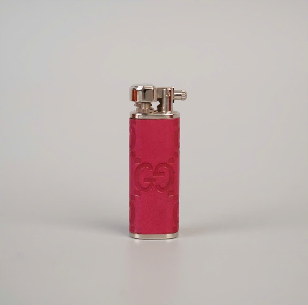 Bật lửa GG hồng KG+