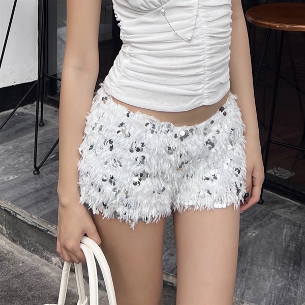 Quần Short Kim Sa Phối Lông TWENTI Cạp Thấp Siêu Ngắn - TRẮNG