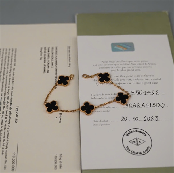 Vòng tay Van Cleef hoa đen (HC)+