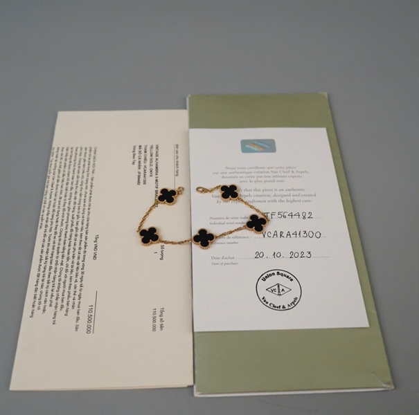 Vòng tay Van Cleef hoa đen (HC)+