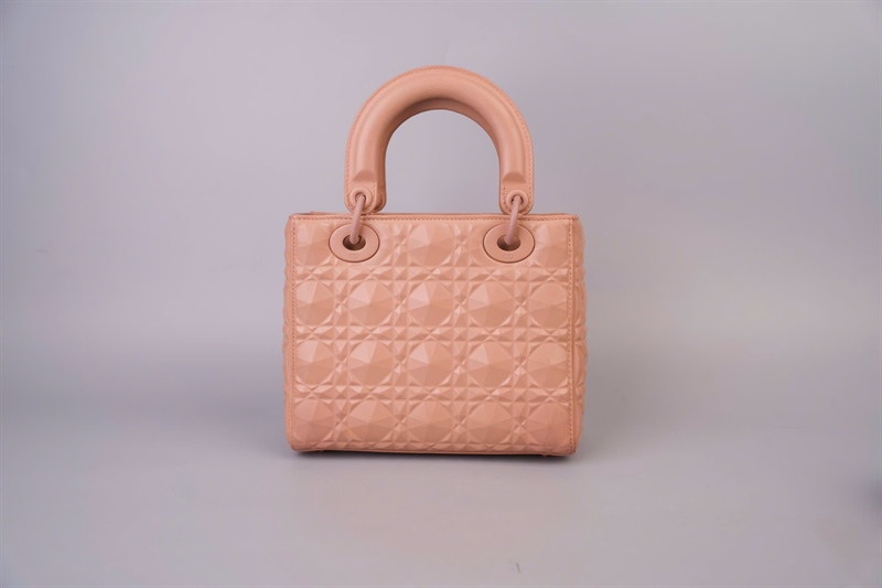 Túi Dior Lady nude kim cương kèm charm chữ XYY (10-MA-0222) szS (HC)+