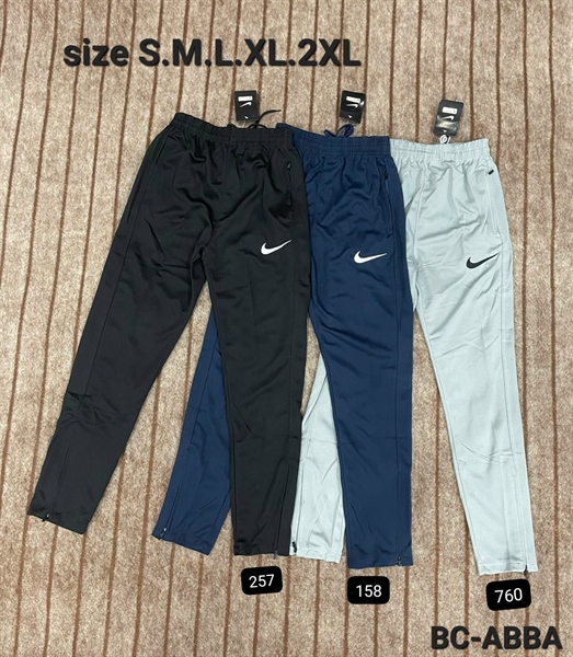 Vom nike ດຳ