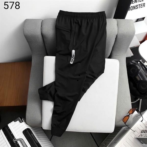 Vom nike ດຳ