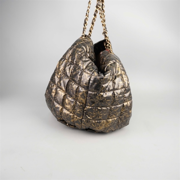 Túi Chanel Tote đen nhũ vàng (13001400) sz32 KG+