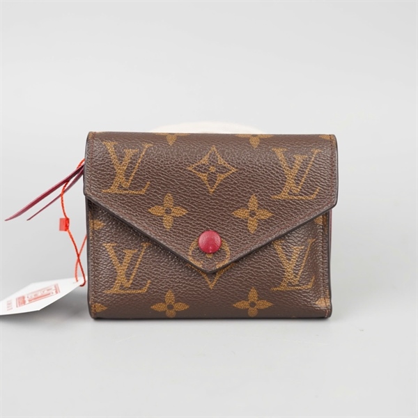 Ví LV hoa nâu gập 3 nút đỏ (LT) KG+